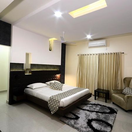 Hotel Serenity La Vista Haiderabad Buitenkant foto