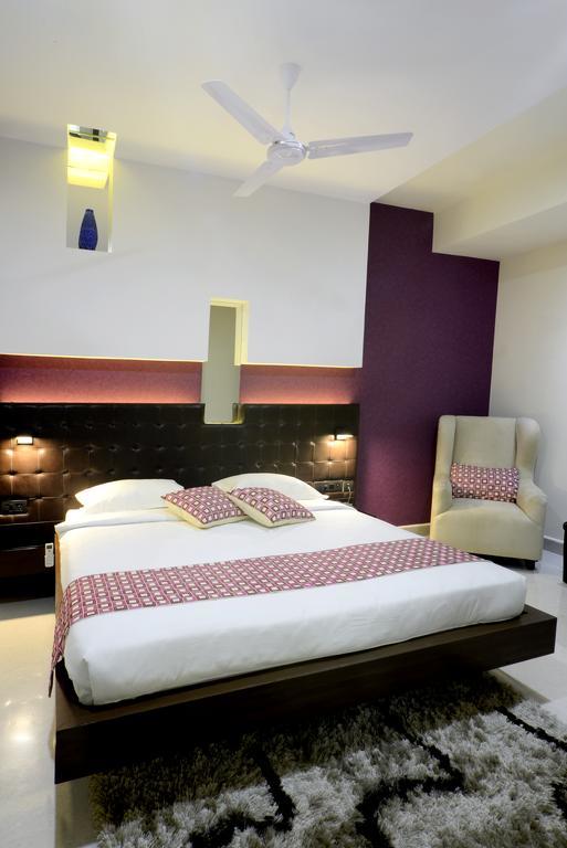 Hotel Serenity La Vista Haiderabad Buitenkant foto