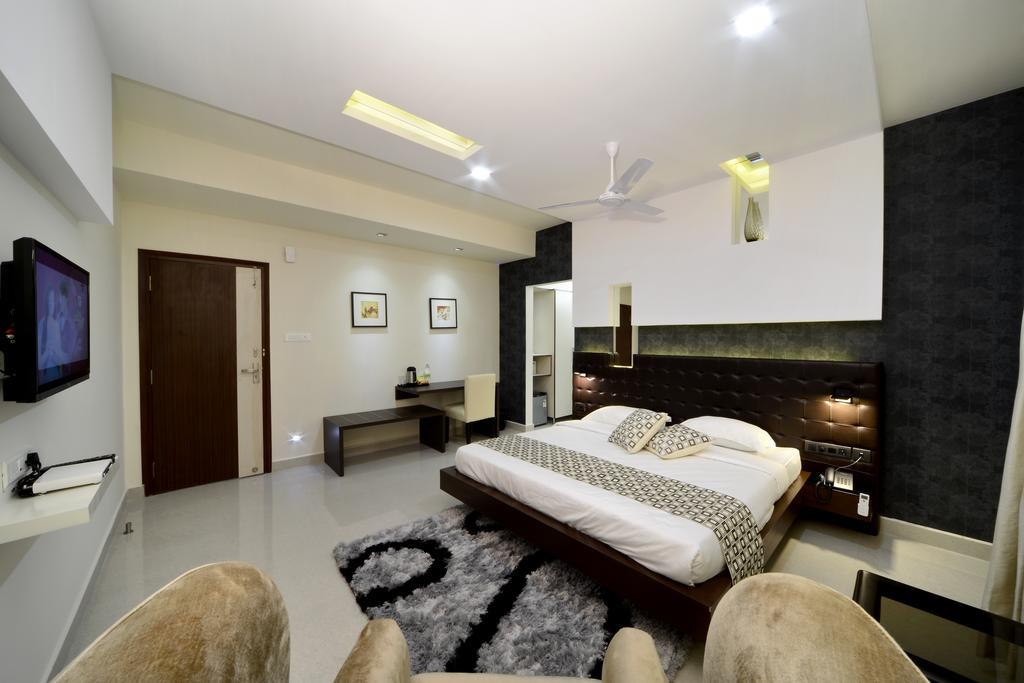 Hotel Serenity La Vista Haiderabad Buitenkant foto