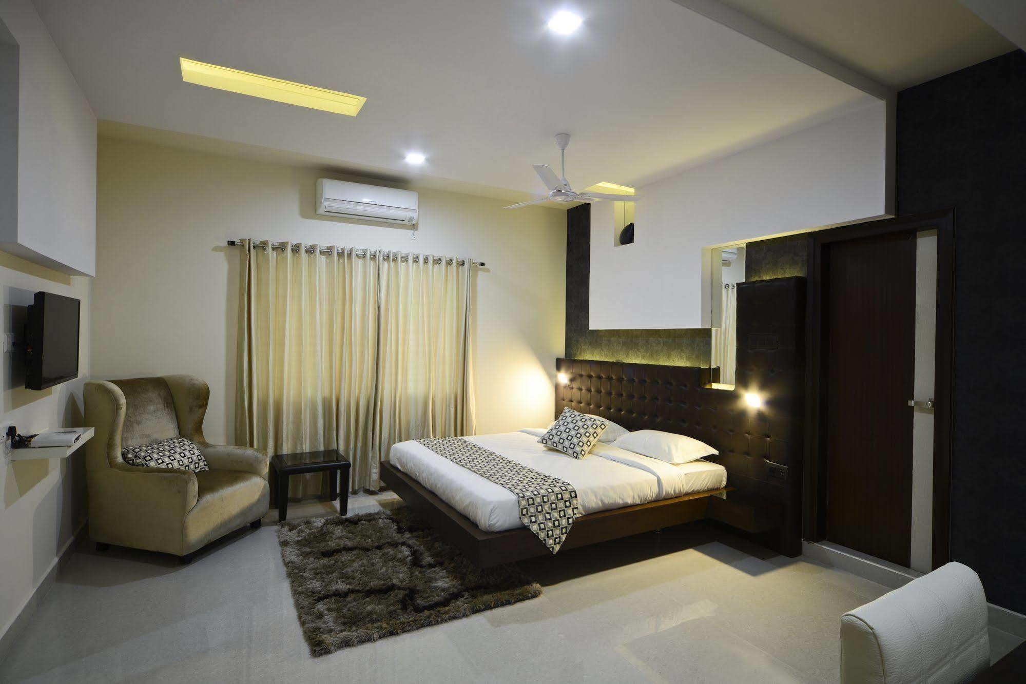 Hotel Serenity La Vista Haiderabad Buitenkant foto