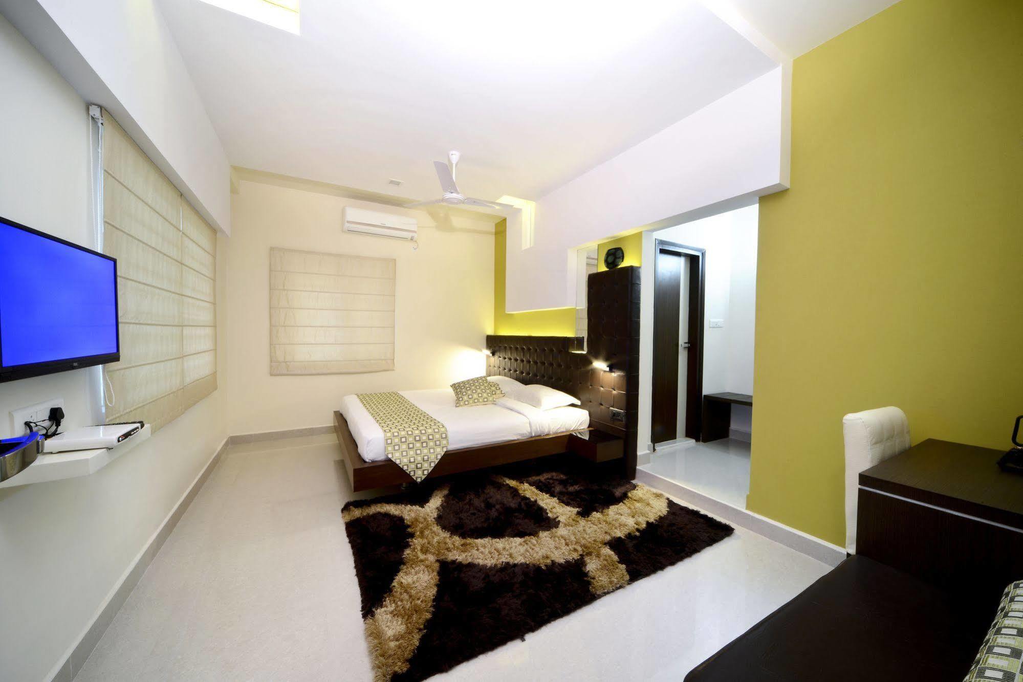 Hotel Serenity La Vista Haiderabad Buitenkant foto