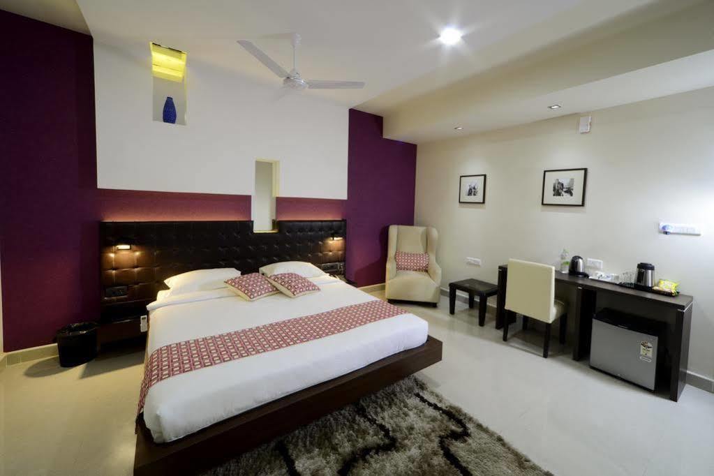 Hotel Serenity La Vista Haiderabad Buitenkant foto